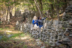 鲁邹山母情塔路