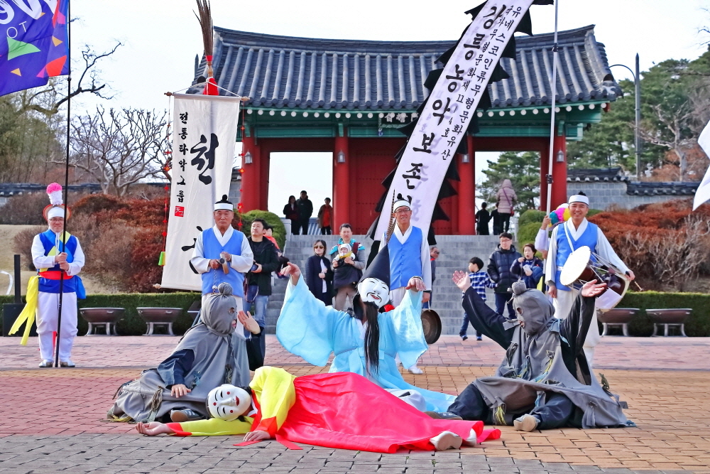 Lễ hội Tết Đoan Ngọ vùng Gangneung, nơi các vị thần và con người hòa làm một 03