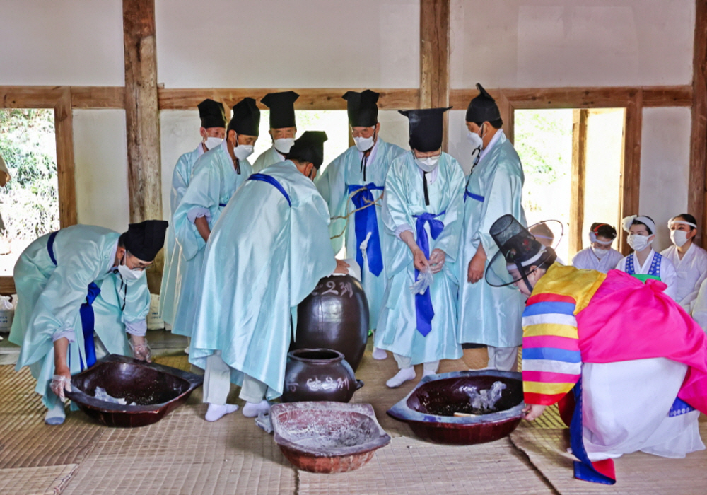 Lễ hội Tết Đoan Ngọ vùng Gangneung, nơi các vị thần và con người hòa làm một 06